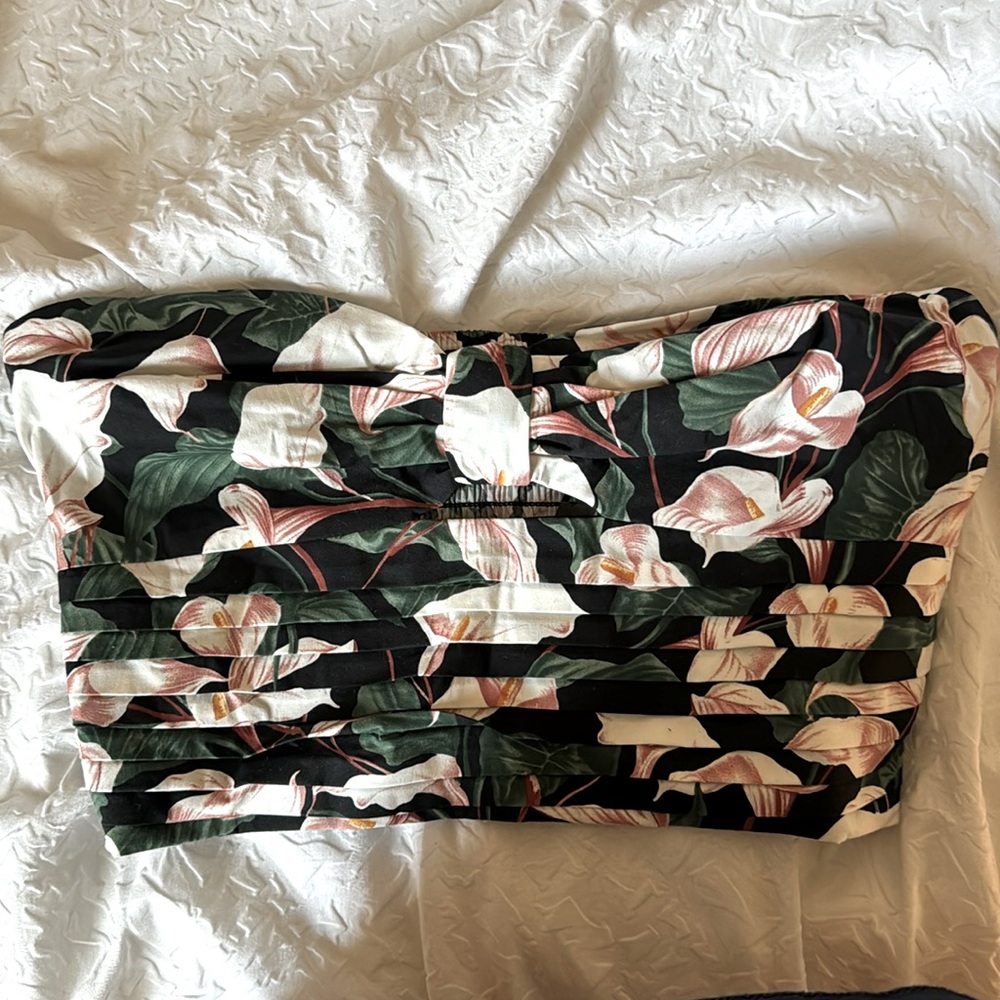 Floral tube top with bow and open key hole in the front with a stretchy back